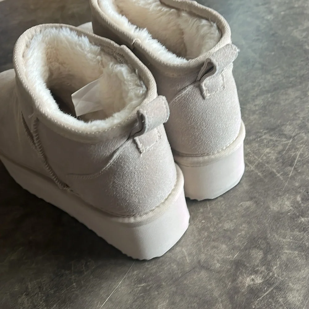 Boots - Picture 3 of 4